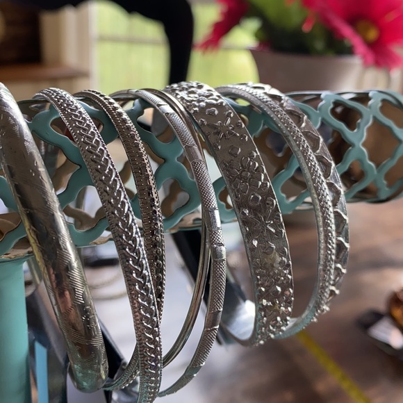 🐝Eight Bangles🐝 - Picture 2 of 4